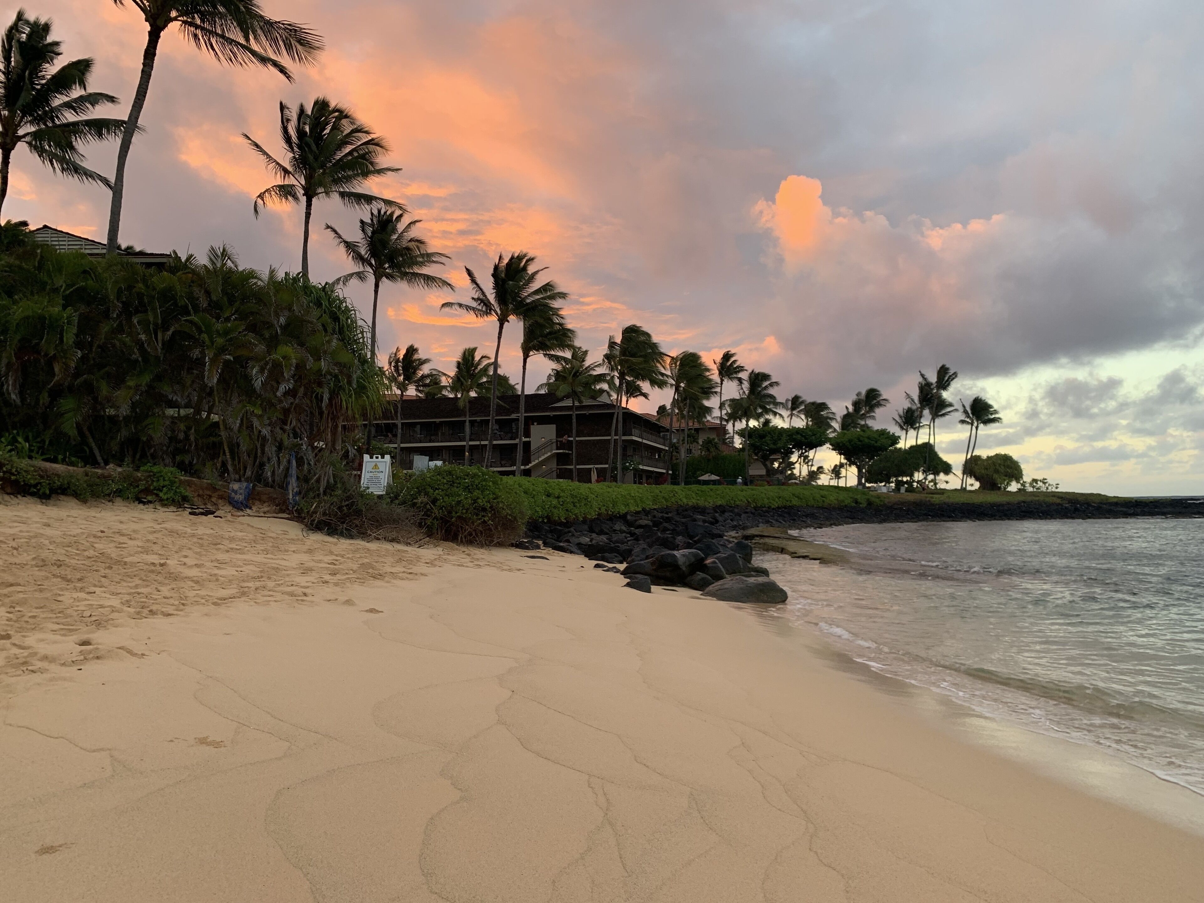 Beach nearby, sun loungers, beach towels