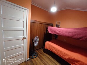 Bureau, espace de travail pour ordinateurs portables