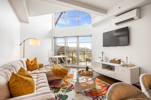 TV connectée, cheminée, Netflix, services de streaming