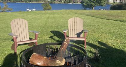 Private Home, Dock, Hot Tub, Lakefront, Large yard