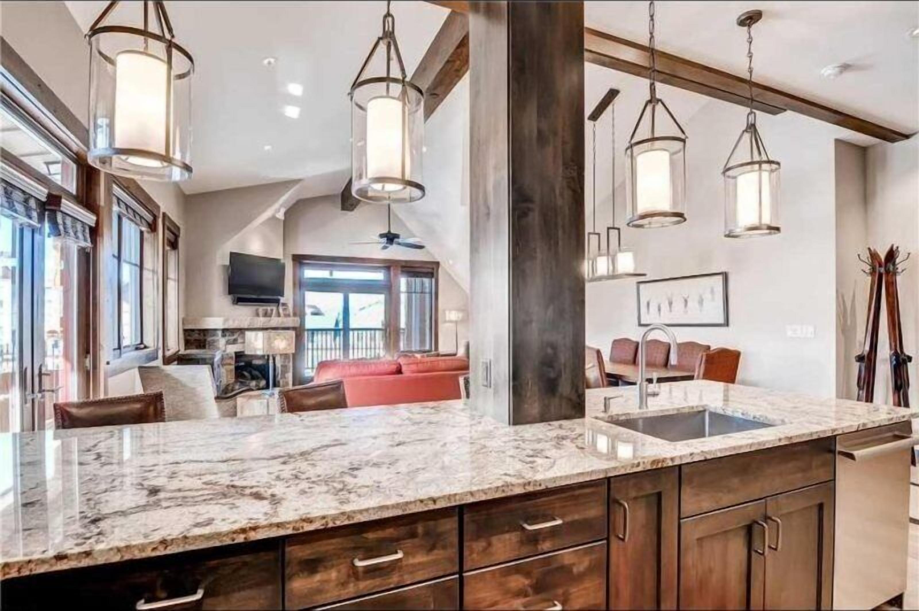House (Luxury 4 Bedroom Penthouse Rental off) | Private kitchen