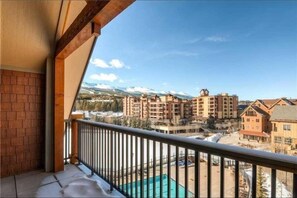 House (Luxury 4 Bedroom Penthouse Rental off) | Balcony