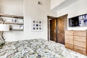 Condo (3 Bedroom Luxury Residence in Lionshe) | Exterior