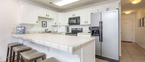 Coffee/tea maker, fridge, microwave, oven