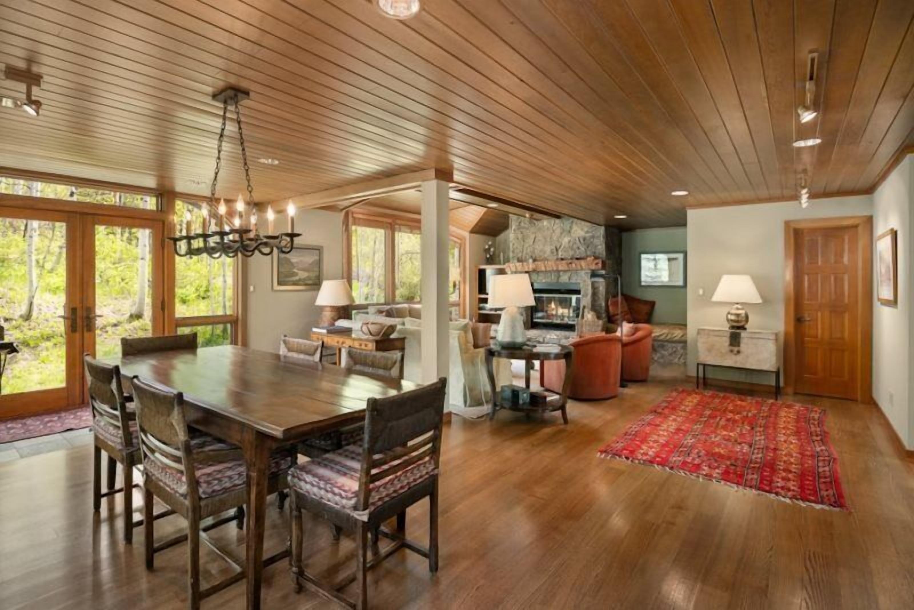 公寓客房 (Premier Ski in, Ski out 3 Bedroom Col) | 客廳 | 電視、壁爐、打印機