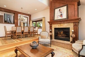 House (Premier Ski in, Ski out 2 Bedroom Col) | Living room