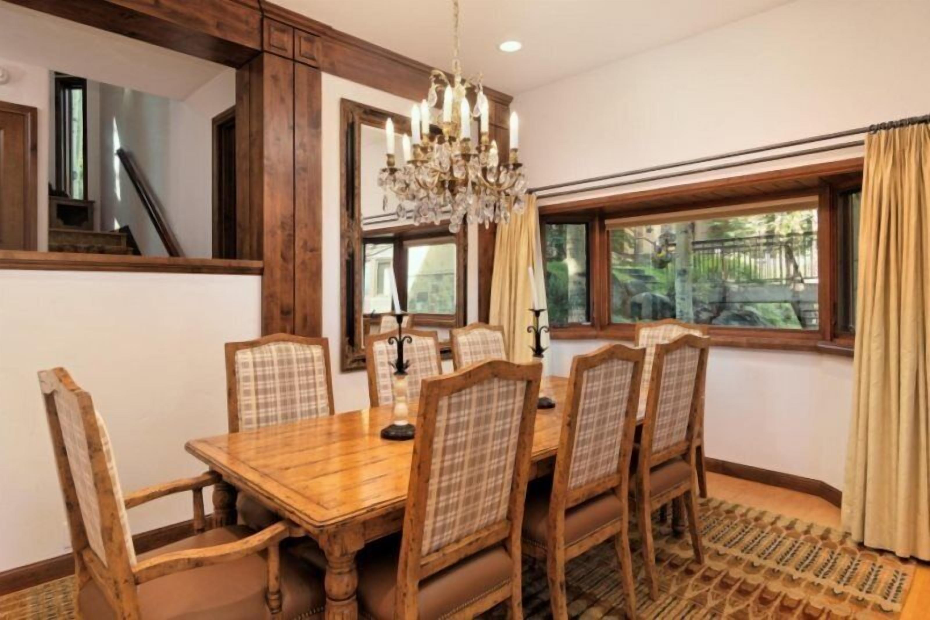 House (Premier Ski in, Ski out 2 Bedroom Col) | Living room