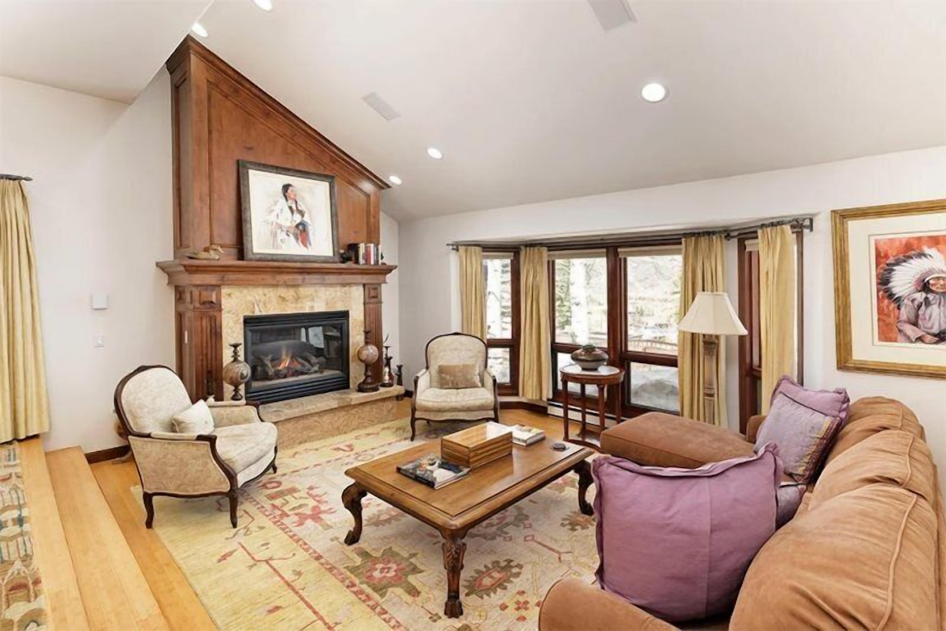 House (Premier Ski in, Ski out 2 Bedroom Col) | Living room