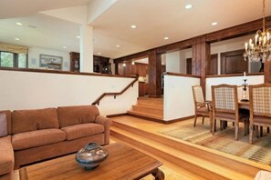House (Premier Ski in, Ski out 2 Bedroom Col) | Living room