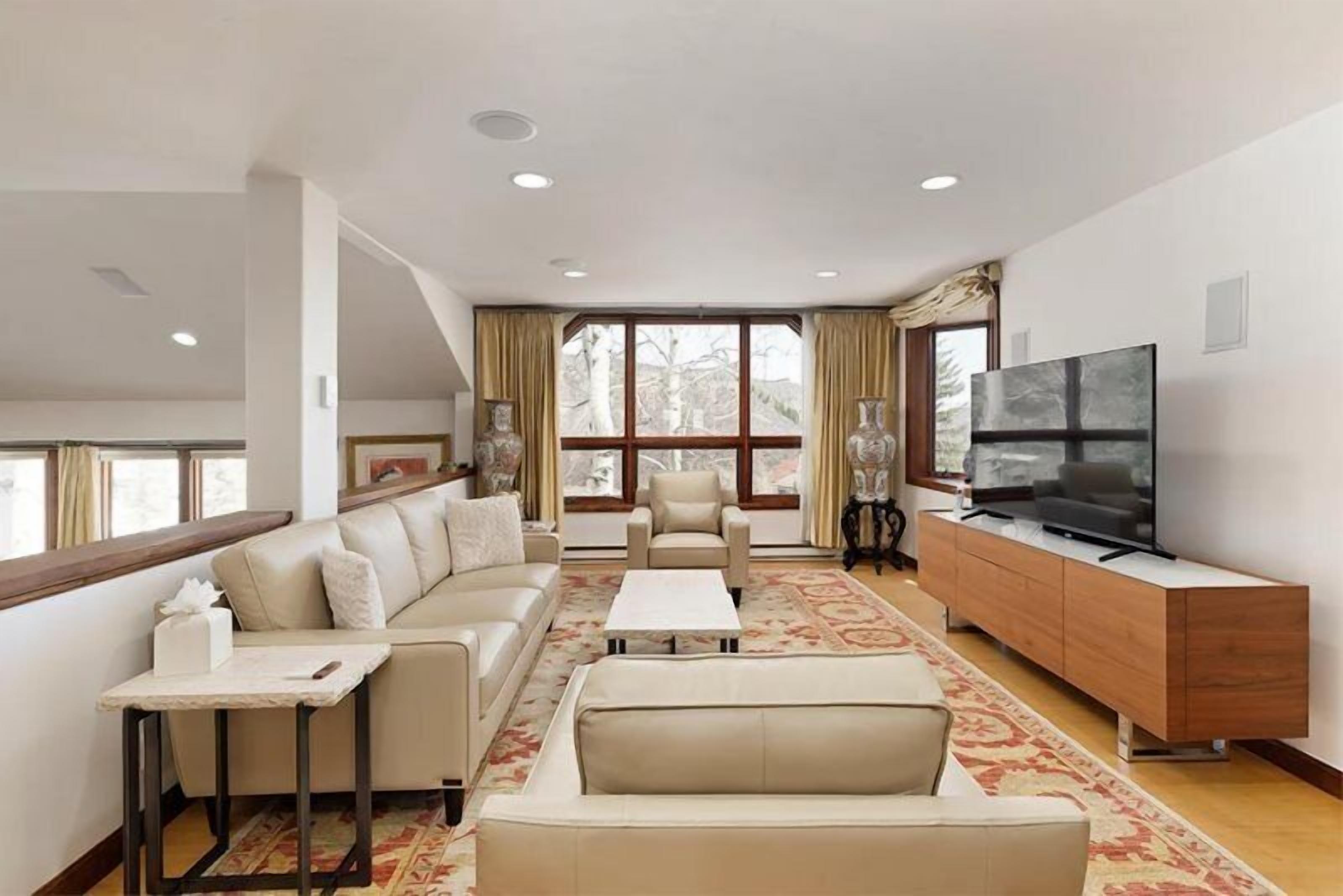 House (Premier Ski in, Ski out 2 Bedroom Col) | Private kitchen