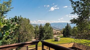 獨棟房屋 (Premier Ski in, Ski out 2 Bedroom Col) | 花園