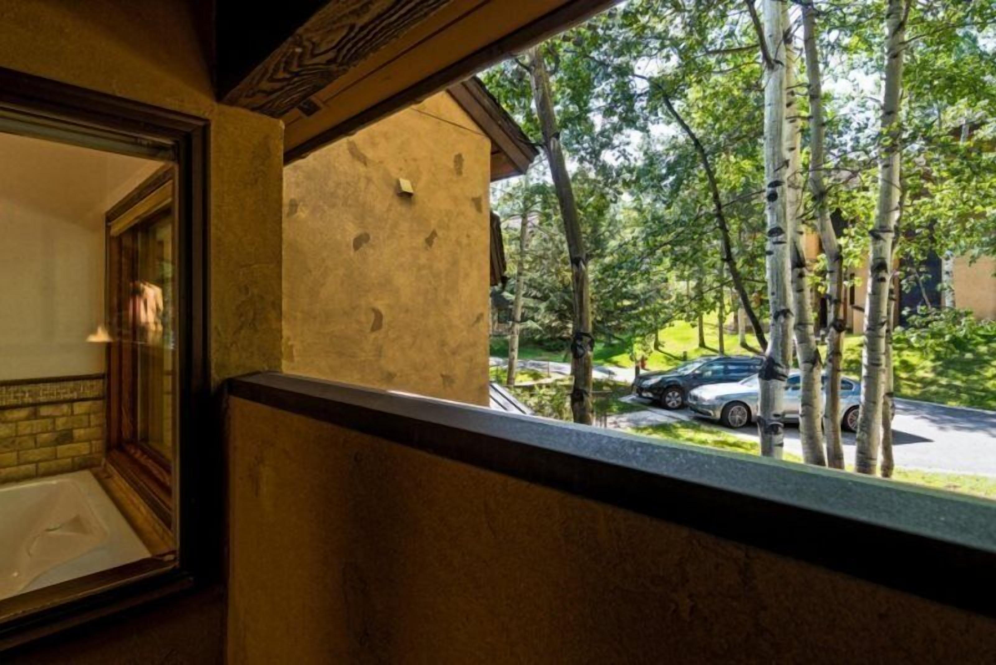 House (Premier Ski in, Ski out 2 Bedroom Col) | Deep soaking bathtub