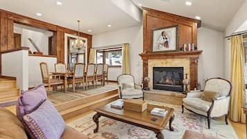 House (Premier Ski in, Ski out 2 Bedroom Col) | Private kitchen