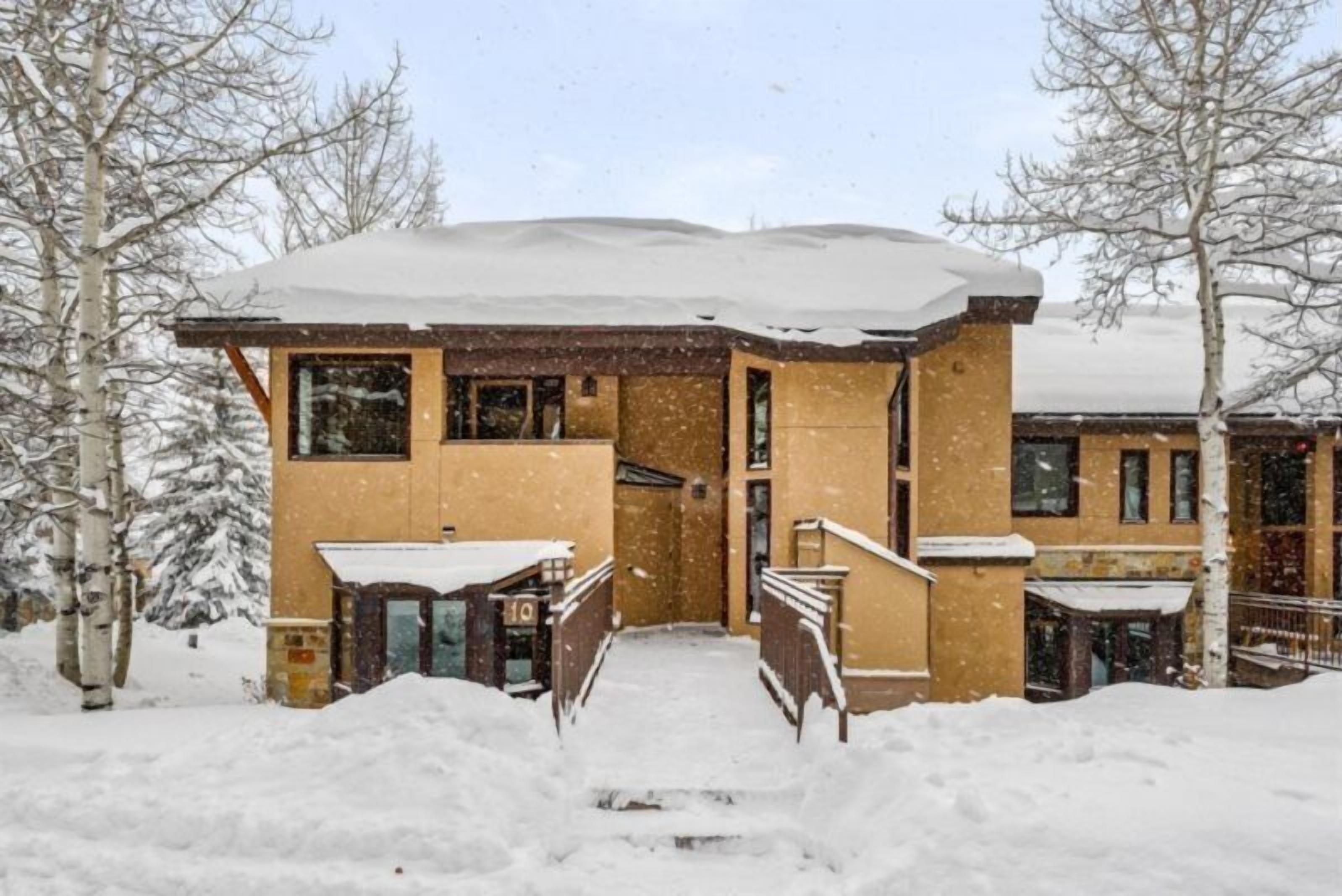 House (Premier Ski in, Ski out 2 Bedroom Col) | Exterior