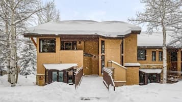 House (Premier Ski in, Ski out 2 Bedroom Col) | Exterior