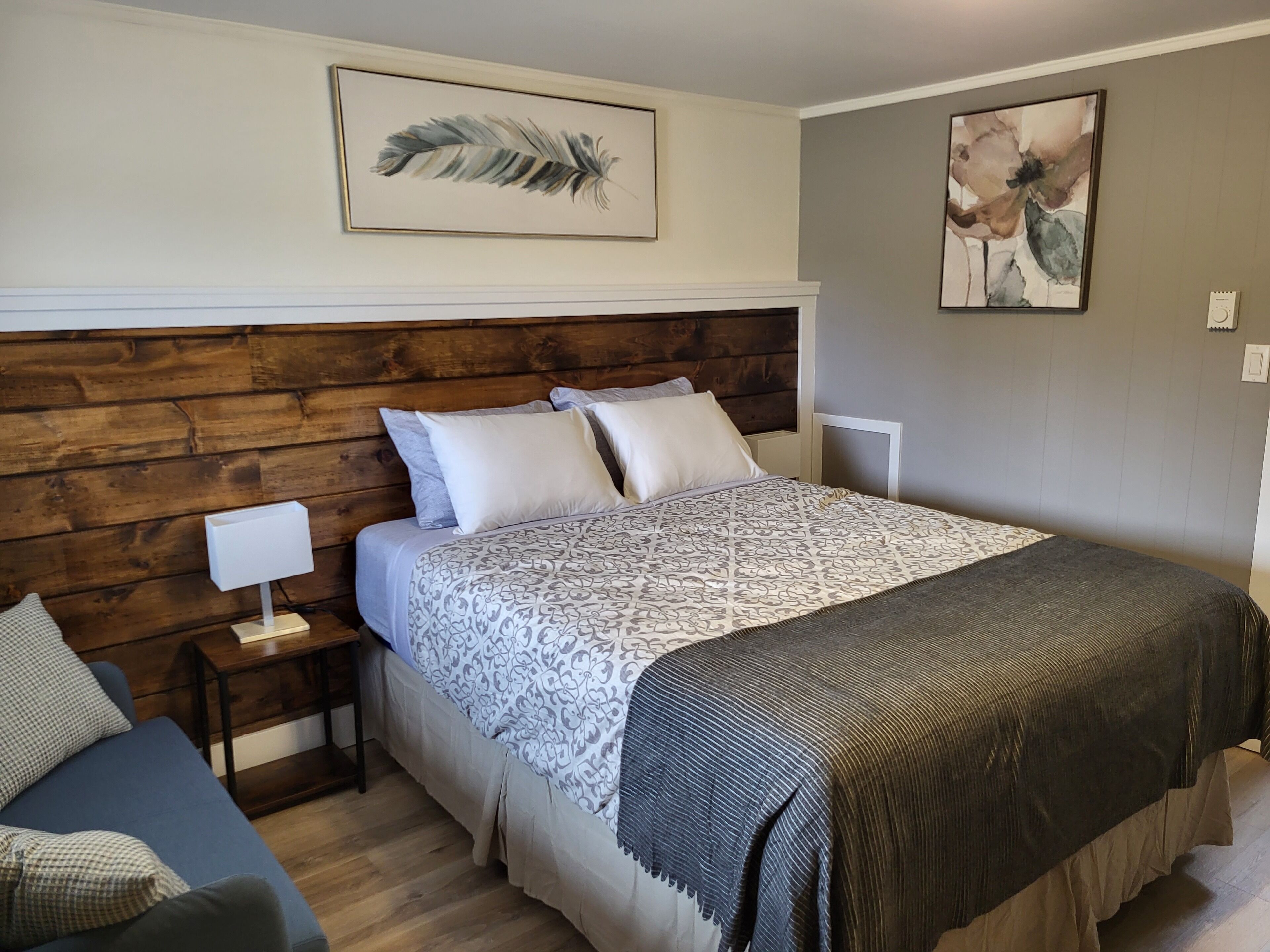 Desk, laptop workspace, free WiFi, bed sheets
