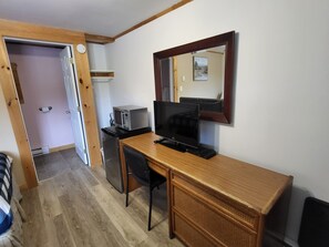 Bureau, espace de travail pour ordinateur portable, Wi-Fi gratuit