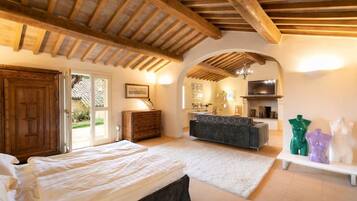 4 camere, una scrivania, ferro/asse da stiro, Wi-Fi gratuito