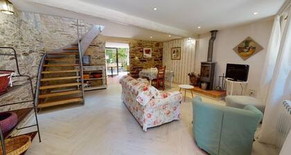 Beau Gßte 3 épis, en pierre apparentes avec sa terrasse ombragée