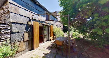 Beau Gßte 3 épis, en pierre apparentes avec sa terrasse ombragée