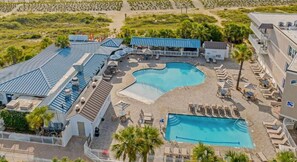 A heated pool - Summer & July 4th Savings at Beachside Colony Tybee's ONLY Oceanfront Resort 3/2 (Tybee Island)