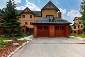 Condo (Red Hawk Townhomes 2 Bedroom Rental i) | Exterior