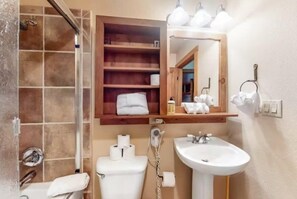 Condo (Red Hawk Townhomes 2 Bedroom Rental i) | Banheiro