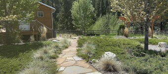 Cozy cabin with a country feel, but minutes away from Missoula!