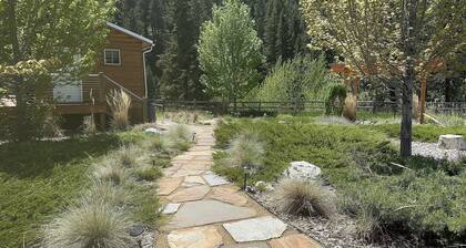 Cozy cabin with a country feel, but minutes away from Missoula!