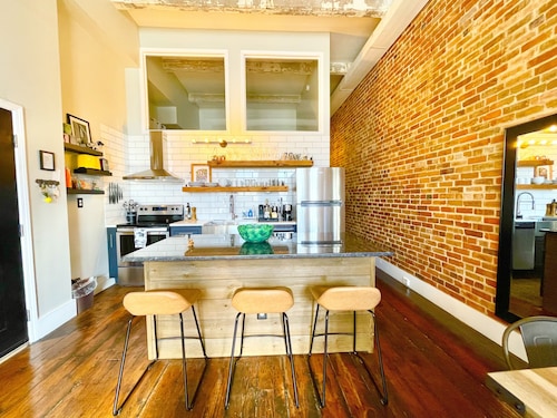 Elephant on Market Wilmington 2 King BR + Parking