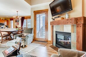 Condo (Beautiful 2 Bedroom Mountain Condo in) | Exterior