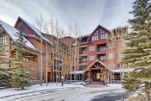 Appartamento (Beautiful 2 Bedroom Mountain Condo in) | Esterni
