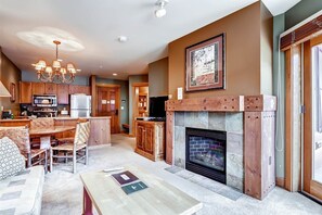 Condo (Beautiful 2 Bedroom Mountain Condo in) | Extérieur