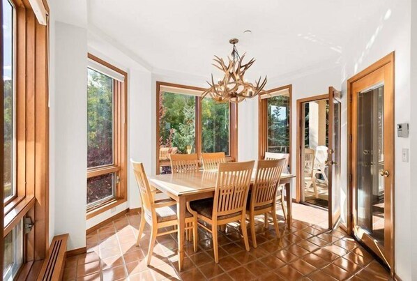 Exterior - Spacious Ski in, Ski out 2 Bedroom Vacation Rental Next to the Gondola Featuring Slopeside Heated Outdoor Pool and Hot Tub (Snowmass Village)