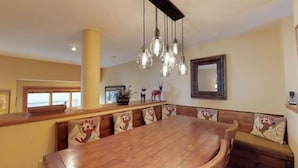 คอนโด (Gold-Rated 3 Bedroom Condo Near Grand) | บริเวณภายนอก