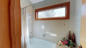 Condo (Gold-Rated 3 Bedroom Condo Near Grand) | Exterior