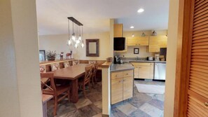 Condo (Gold-Rated 3 Bedroom Condo Near Grand) | Exterior