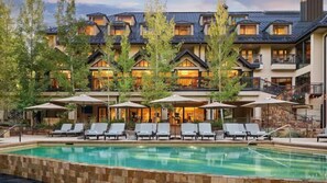 Condo (Gold-Rated 3 Bedroom Condo Near Grand) | Exterior