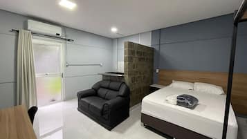 Quarto conforto | Frigobar, Wi-Fi de cortesia