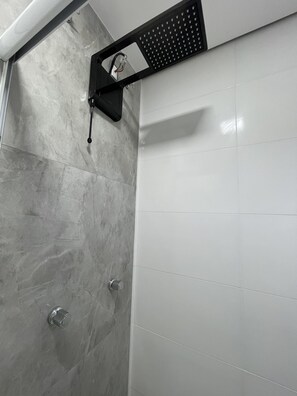 ห้องพรีเมียร์สำหรับสี่ท่าน | ห้องน้ำ | ของใช้ในห้องน้ำฟรี, ไดร์เป่าผม