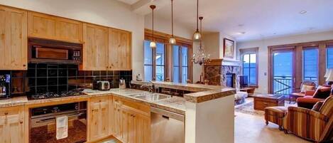 Frigorífic, microones, forn i placa de cuina