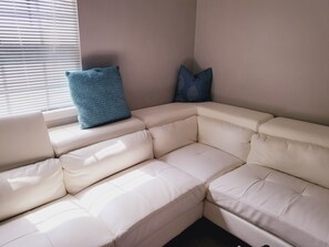Interior - Private room close to downtown entertainment (Birmingham)