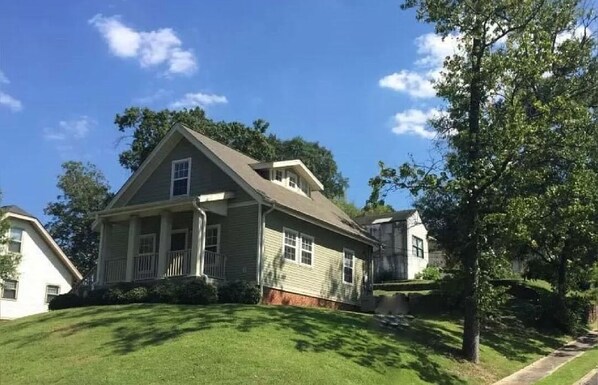 Exterior - Private room close to downtown entertainment (Birmingham)