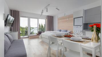 Apartemen Deluks | Area keluarga | Televisi layar datar 40-inci dengan saluran TV satelit dan TV