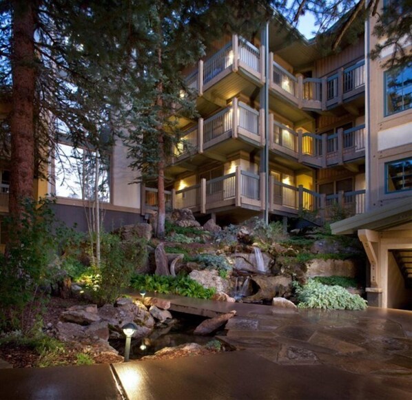 Condo (Comfortable and Convenient Ski In, Sk) | Exterior