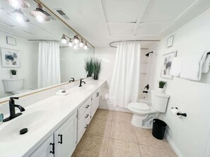 Combined shower/bathtub, hair dryer, towels - Las Palmas Resort #1423 | All-Inclusive Amenities (Saint George)