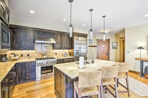 Condo (Luxury 3 Bedroom Breckenridge Vacatio) | Exterior