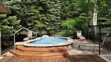 Condo (Luxury One Bedroom Condo in Cascade V) | Exterior