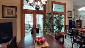 Condo (Luxury One Bedroom Condo in Cascade V) | Exterior