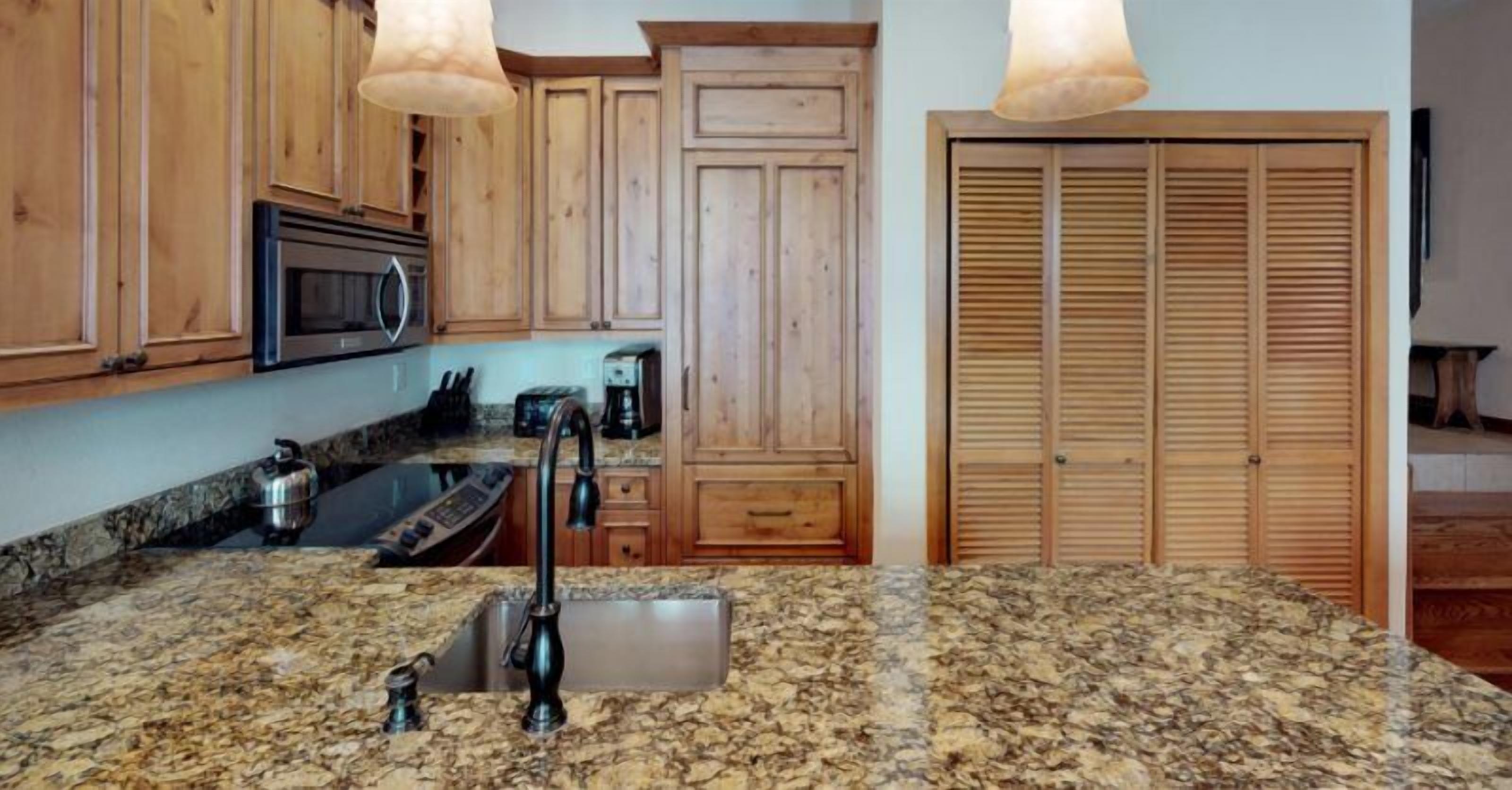 Condo (Luxury One Bedroom Condo in Cascade V) | Exterior